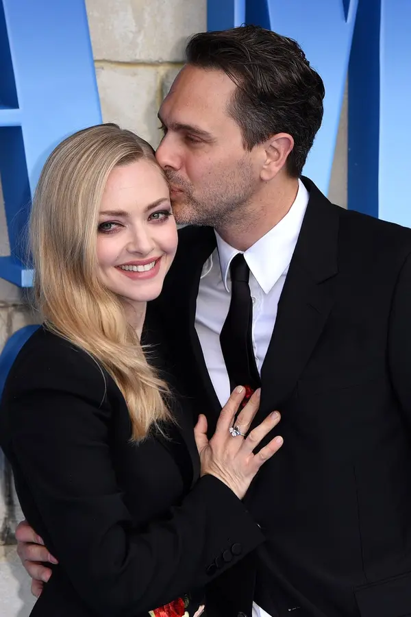Konec po deseti letech: Překrásná Amanda Seyfried se rozešla s manželem a otcem svých dětí Sadoskim - fotka 1/1