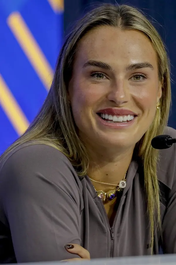 Sabalenka po ostudném výlevu na US Open: Frustrovaná tenistka se ukázala v plavkách! Lenoší po boku své lásky - fotka 1/1
