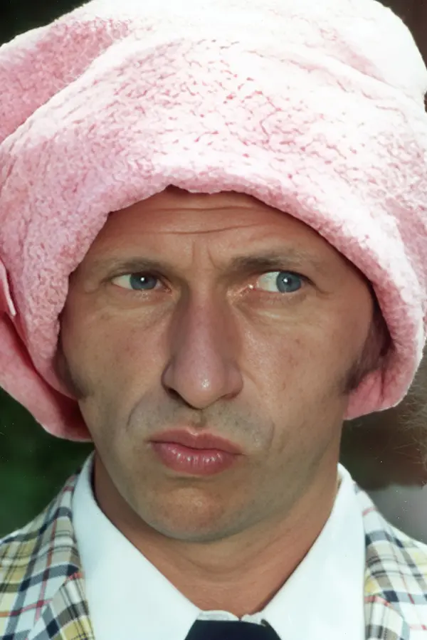 Hořčice mi stoupá do nosu: Pierre Richard prohodí složky a rozpoutá chaos. Po jeho boku září Jane Birkin - fotka 1/1