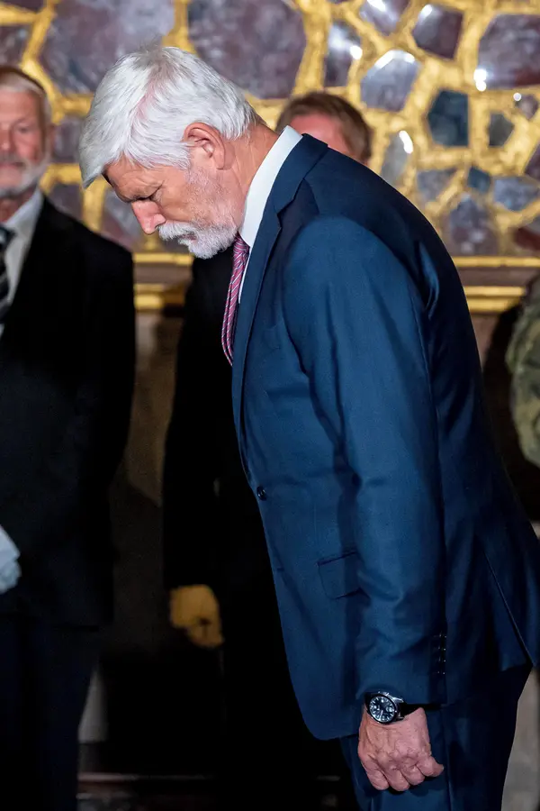 Prezident Pavel s korunovačními klenoty: Ze srovnání se Zemanem vyšel skvěle, zazněla i překvapivá kritika  - fotka 1/1