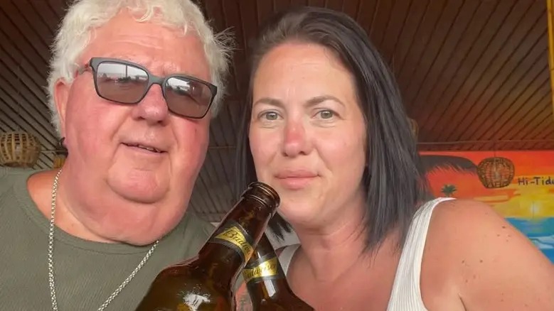 Britce je 38, jejímu partnerovi 73. Lidé si ho pletou s jejím otcem: Marníš svůj život, slýchá