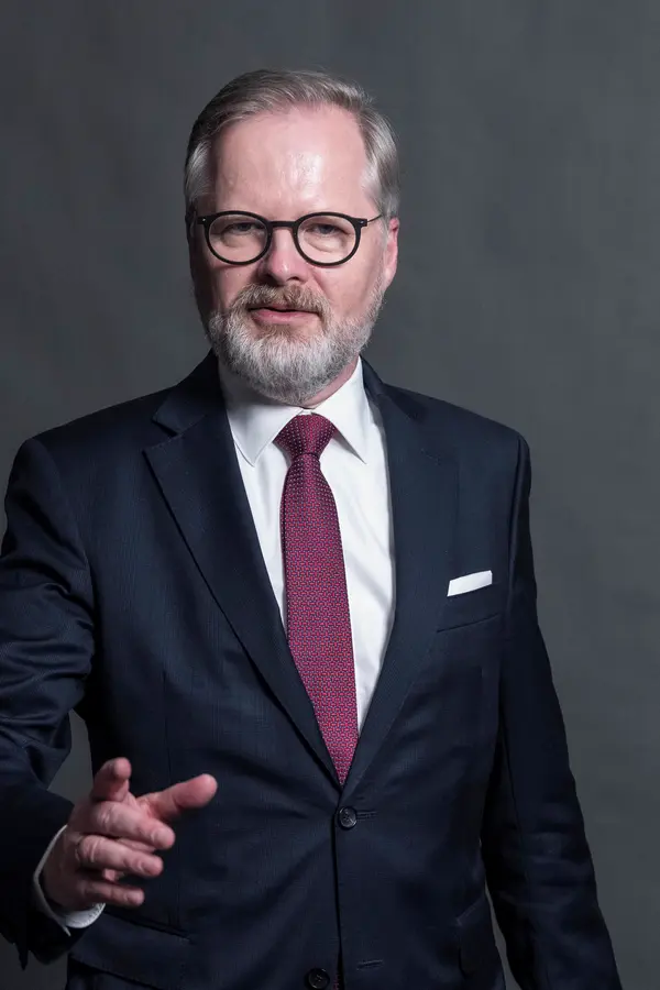 Nenechte se znovu napálit, varoval expremiér Fiala. Dočkal se potlesku i drsné kritiky. V jednom prý přestřelil - fotka 1/1