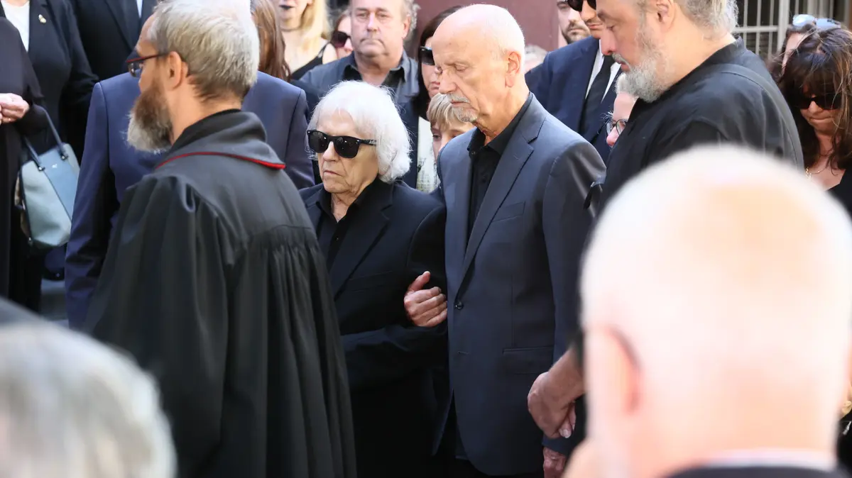 Václav Neckář dal poslední sbohem jedinému synovi. Zádušní mše proběhla na místě plném vzpomínek