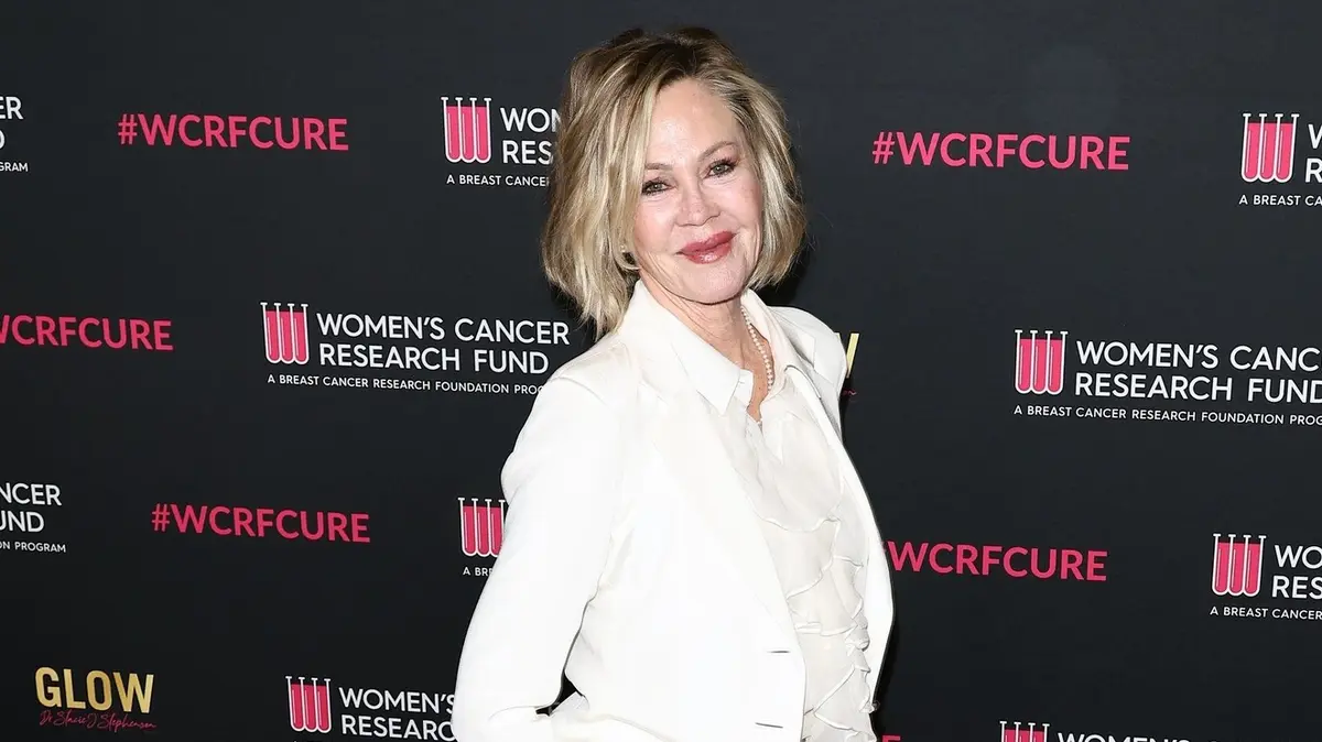 Melanie Griffith (69) předvedla své štíhlé křivky v hodně vykrojených plavkách. Dočkala se poklon i posměšků