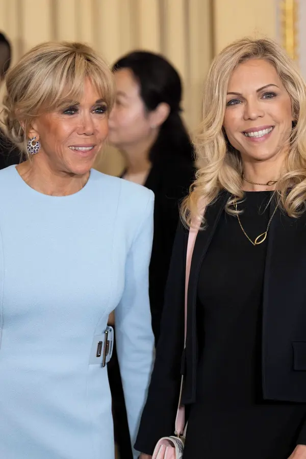 Jablko nepadá daleko od stromu: Dcera Brigitte Macron si našla o dvacet let mladšího přítele! - fotka 1/1