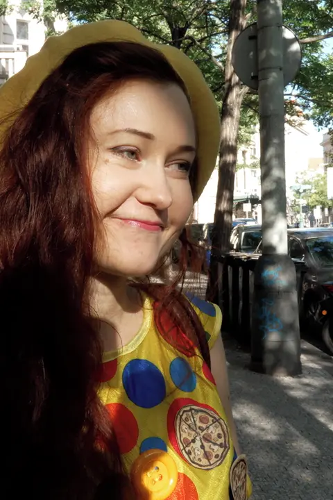 Buďte rádi, že nepřišla nahá. Eva Toulová si šaty po klaunovi pošila malými pizzami: Nemohla jít ani na záchod