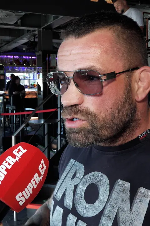 Karlos Vémola znovu vrací Lele úder: Tady je důvod, proč jsem jí vzal auto!
