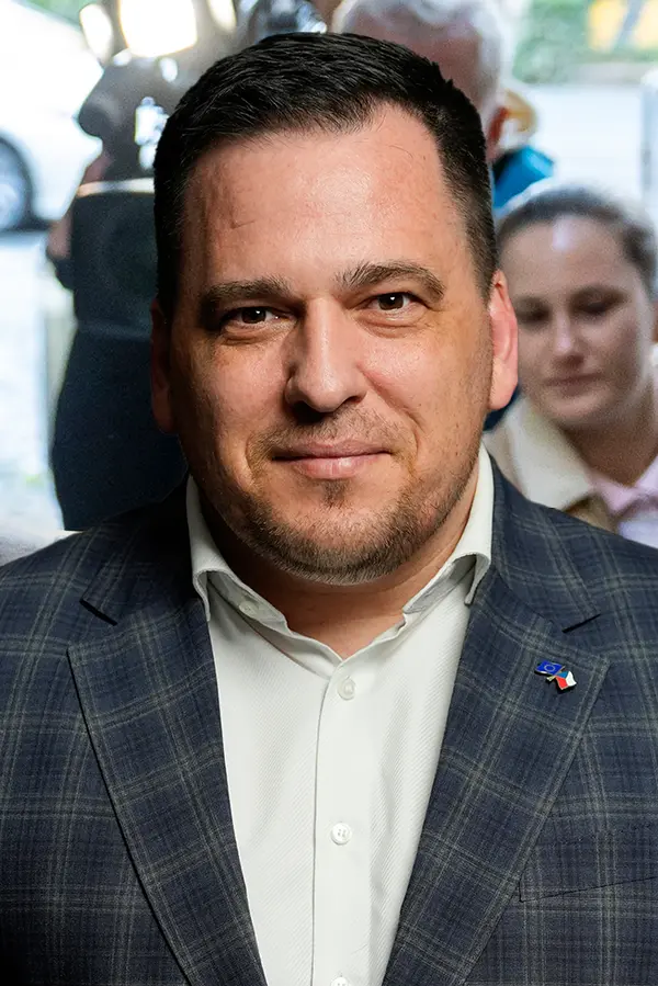 Kuchařová poprvé úřadovala: Nové poradkyně vlády se zastal europoslanec Zdechovský. Takové reakce nečekal - fotka 1/1