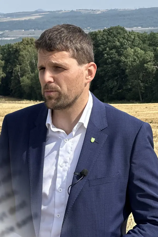 Glosa: Další rána pro exministra Hladíka! Jeho platonická láska se mu spustila s Babišem - fotka 1/1
