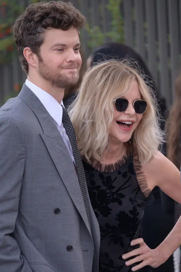 Po devíti letech na jedné fotografii: Syn Meg Ryan už není doprovod slavné mámy, ale hollywoodská hvězda. Znáte ho? - fotka 1/1