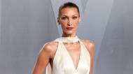 Dámská jízda. Bella Hadid na výletě předvedla vnady v mokrém bílém tričku. Pak šly svršky dolů!