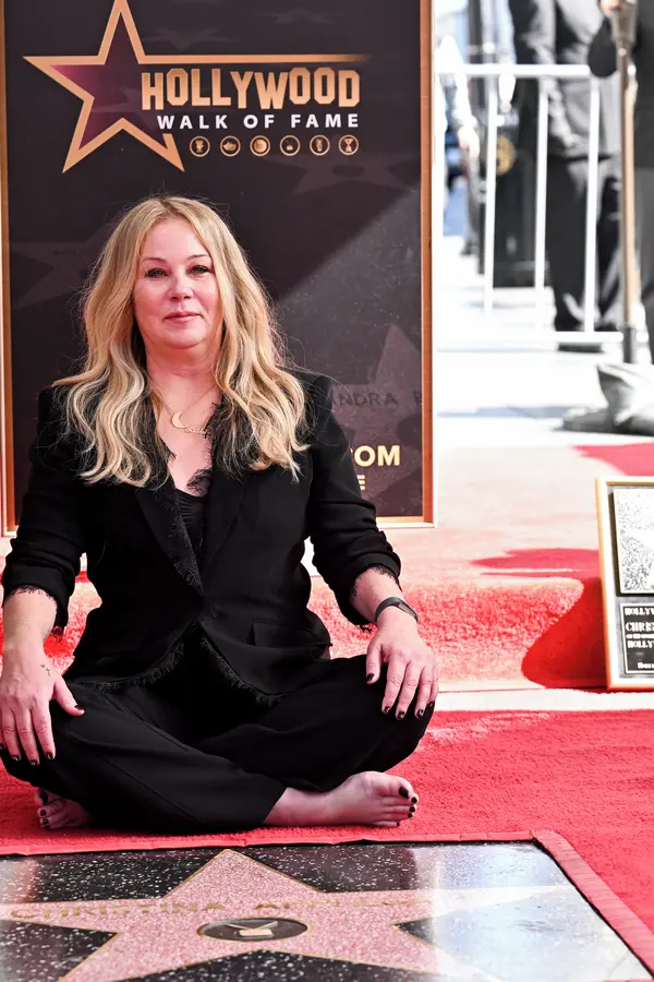 Nemocná Christina Applegate se po několikaměsíční hospitalizaci ukázala fanouškům: Nádhera! Žasnou - fotka 1/1