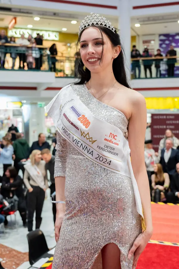 Zemřela úřadující Miss Rakousko Lucia Sisic (†22): Za život podstoupila sedm operací srdce - fotka 1/1