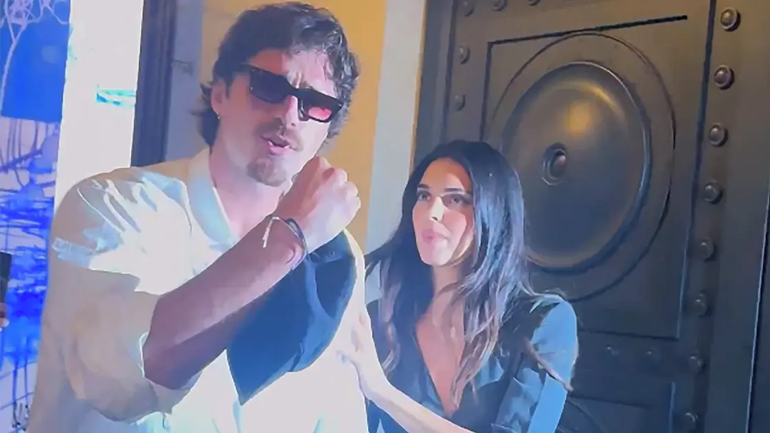 Jacobu Elordimu málem ruply nervy: Dotěrní paparazzi jim s Kendall lezli i do auta. Jenner ho musela krotit