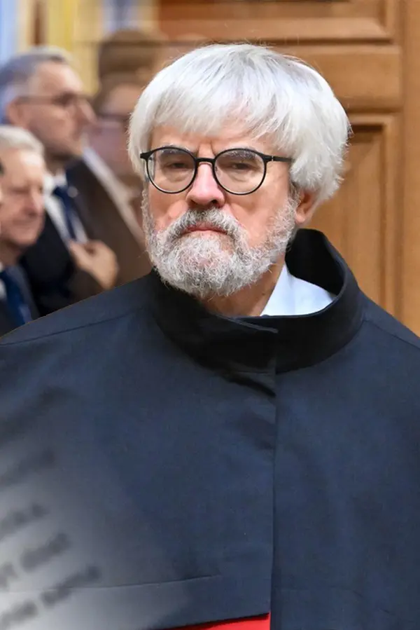Glosa: Trhněte si nohou! vzkázal vládě Ústavní soud, i když to zabalil do lejstra s mašličkou - fotka 1/1
