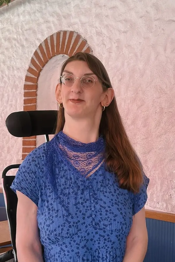 Žena měří 215 centimetrů a v letadle potřebuje šest sedadel. Jsem jedna z pouhých šesti na světě, říká rekordmanka - fotka 1/1