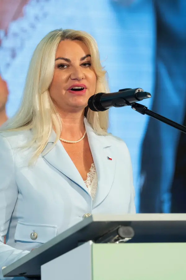 Jedna vana pro všechny: Do Senátu by ráda i vrchní sestra z onkologie. Svými názory voliče dost zaskočila - fotka 1/1