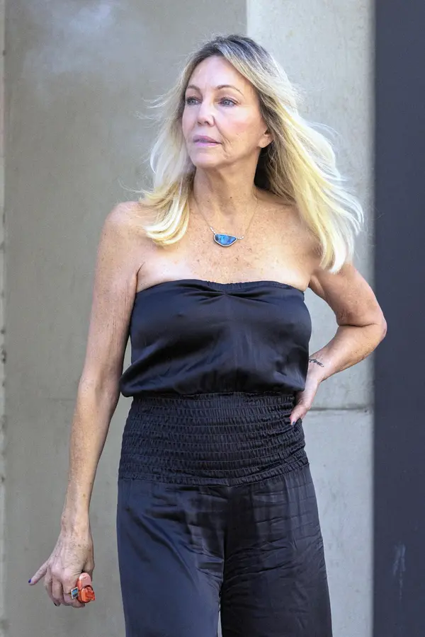 Pořád je to holka mých snů! Reagují fanoušci na nové paparazzi fotky Heather Locklear bez bot i podprsenky - fotka 1/1
