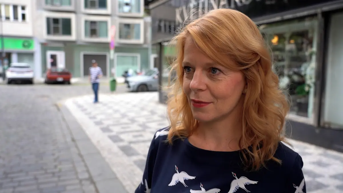 Po rozvodu sice novou lásku našla, ale už je opět single: Přísná profesorka z Ulice oslavila 50 a žije jen s dcerami