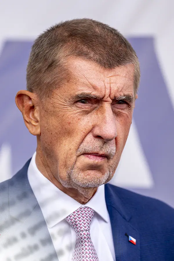 Glosa: Babiši, bacha na Rakušana! ANO pořád klesá, STAN roste, a to má opozice ještě jeden trumf - fotka 1/1