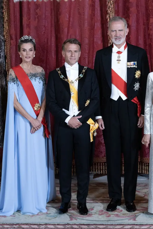 Fádní Brigitte Macron a Letizia jako Elsa: Španělská královna zazářila v pohádkových šatech. Byly z půjčovny - fotka 1/1