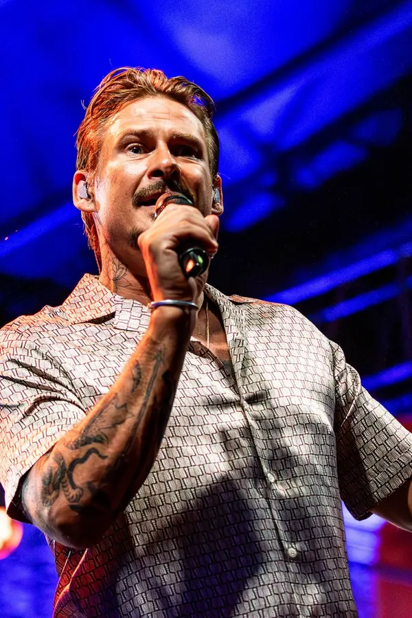 Dětí jako smetí: Někdejší idol z chlapecké kapely bude už sedminásobným otcem. Manželka rodila naposledy před rokem - fotka 1/1