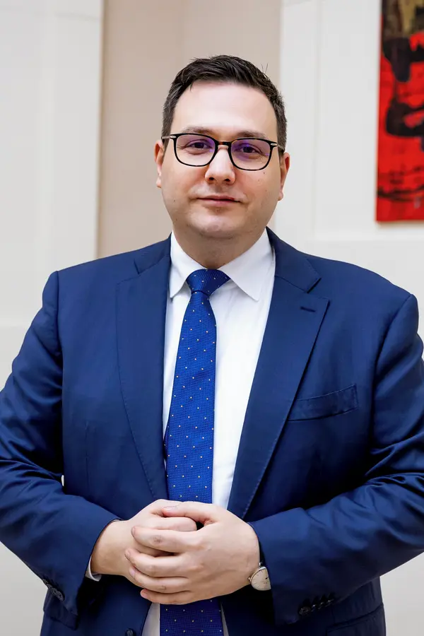 Kluk jak buk: Exministr Jan Lipavský novým účesem dost rozdováděl. Výrazně zhubl, zaznělo na jeho adresu - fotka 1/1