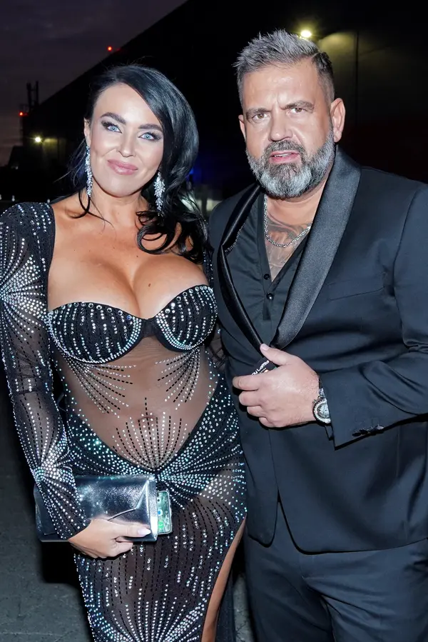 Vrchol nevkusu! Vražedný dekolt nové lásky Radka Kašpárka rozpoutal peklo. Krásná Ivana poslala jasný vzkaz - fotka 1/1