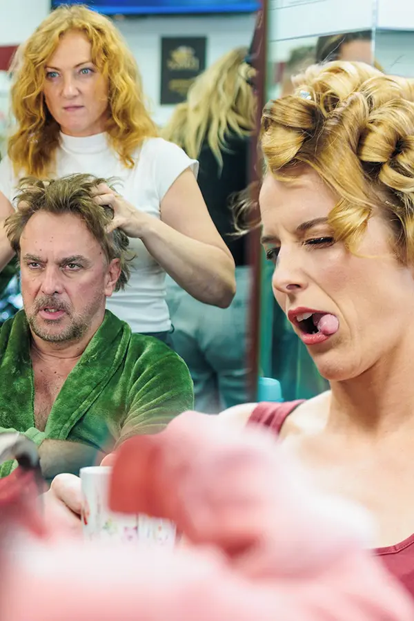 Za oponou StarDance: Dyk se štrúdlem, úsměv zraněné Nesvačilové i grimasa sexy tanečnice. Mrkněte na fotky ze zákulisí!  - fotka 1/1