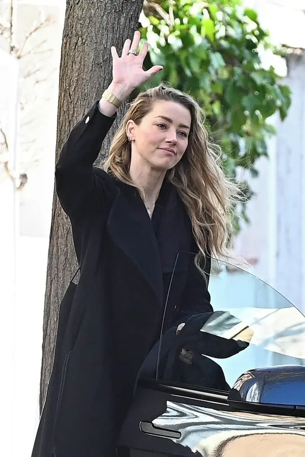 Takhle rozzářená se dlouho neukázala: Amber Heard se pochlubila úctyhodným výkonem a kondicí - fotka 1/1