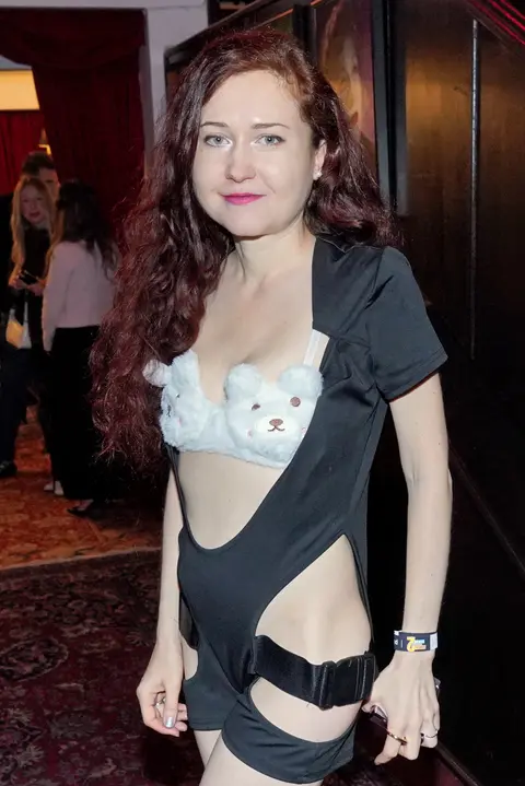 Konečně trefila dress code! Eva Toulová znovu šokovala oblečkem, nechyběla její oblíbená chlupatá podprsenka