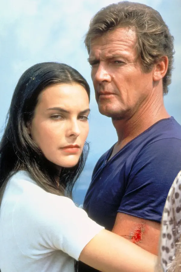 Nefalšovaná francouzská elegance: Bývalá Bond girl oslaví příští rok sedmdesátiny. Podívejte se, jak skvěle dnes vypadá - fotka 1/1