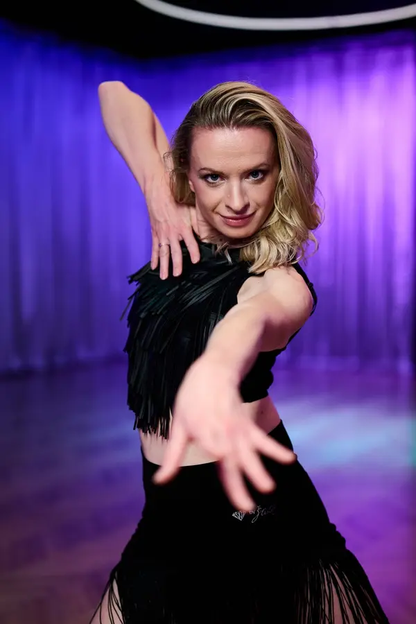 Facky a rány pěstí: Vítězka StarDance, která letos tančí s Matonohou, přiznala domácí násilí a roky strachu - fotka 1/1