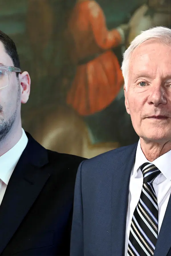 Porno, pivo a cigára: Miroslav Sládek před soubojem s Jiřím Ovčáčkem pálí ostrými. Rýpl si i do Zemana - fotka 1/1