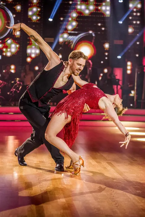 Parádní pevné štíhlé nohy v sexy mini: Marta Jandová ve StarDance předvedla svoji největší chloubu