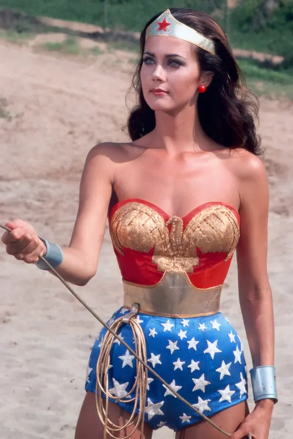 Věřili byste, že Wonder Woman Lynda Carter oslavila 75? Nemá prý jedinou plastiku - fotka 1/1